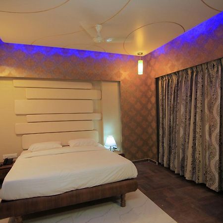 Hotel Sai Dharam Palace Shirdi Εξωτερικό φωτογραφία