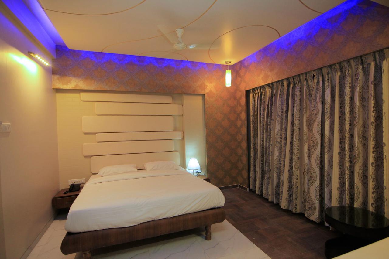 Hotel Sai Dharam Palace Shirdi Εξωτερικό φωτογραφία