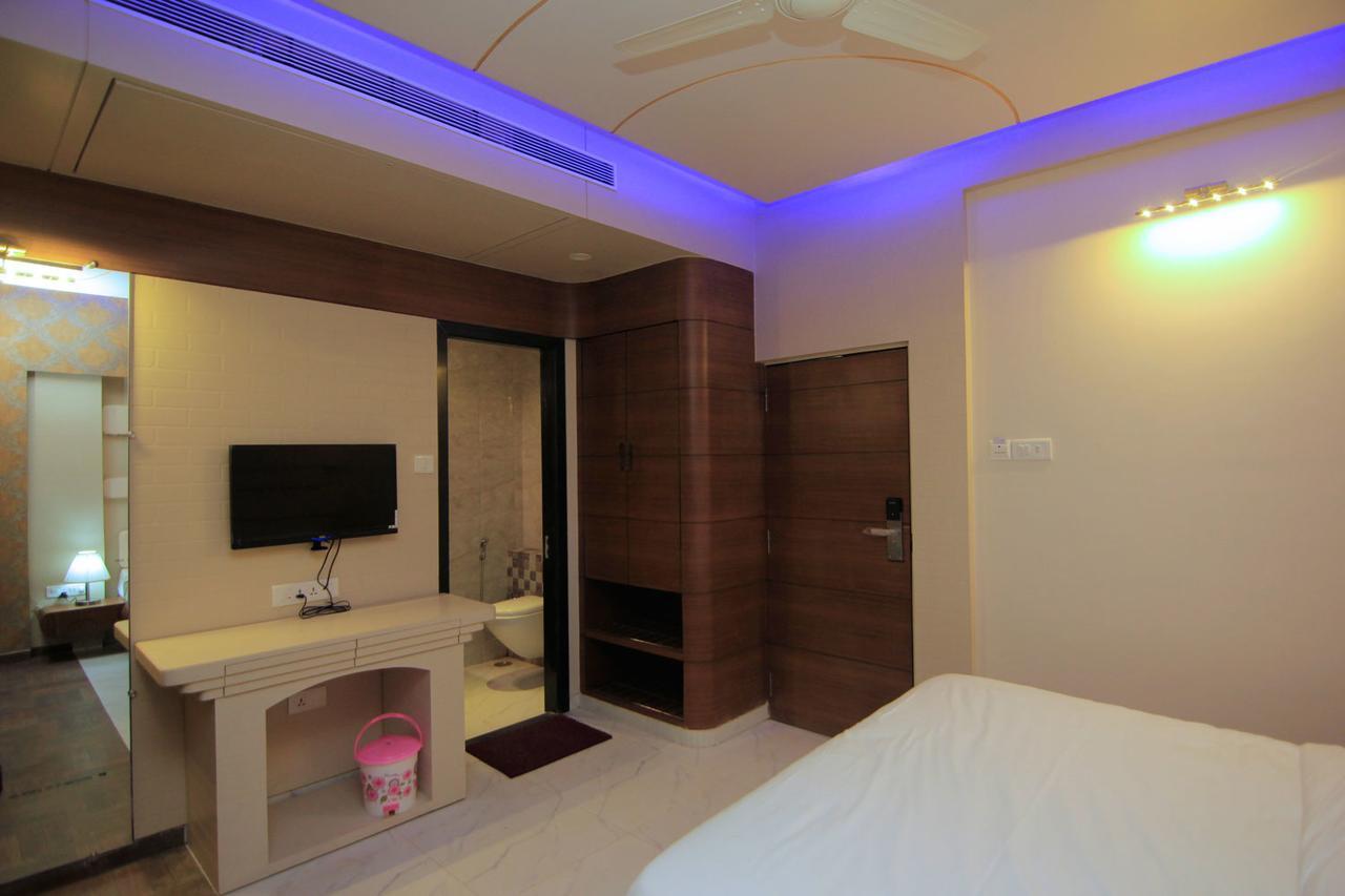 Hotel Sai Dharam Palace Shirdi Εξωτερικό φωτογραφία