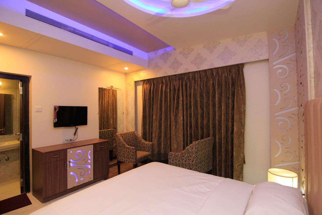 Hotel Sai Dharam Palace Shirdi Εξωτερικό φωτογραφία