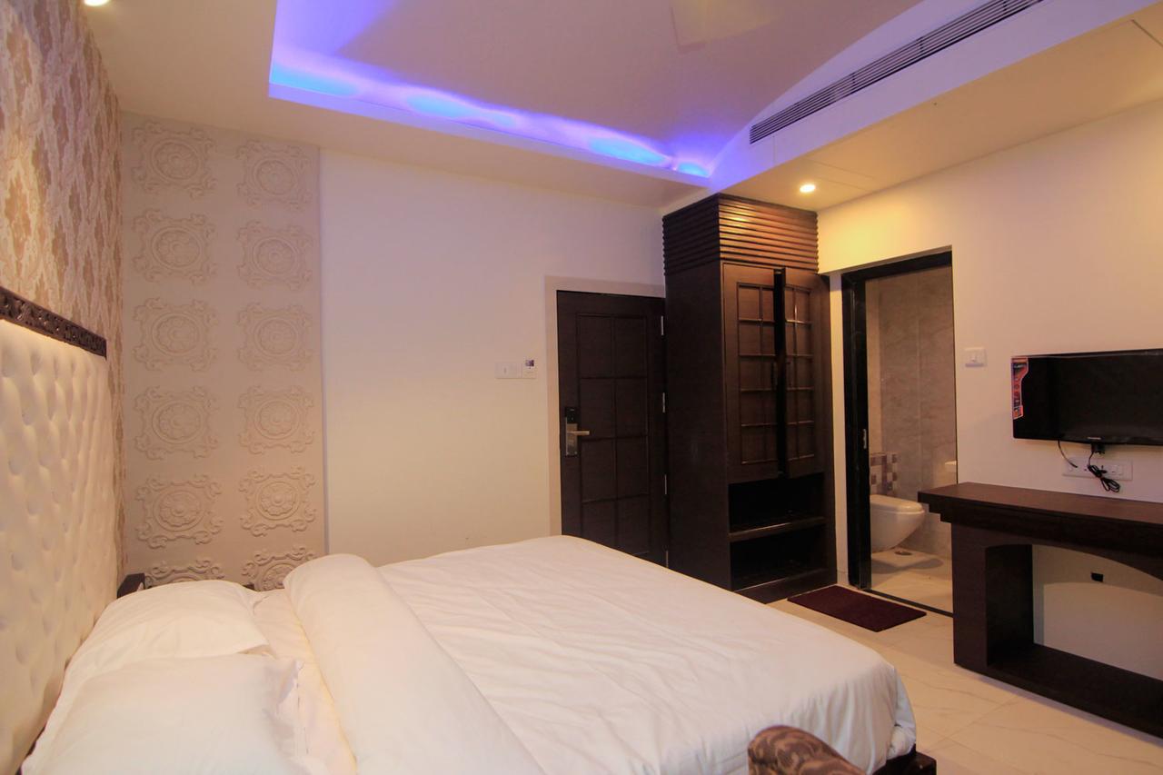 Hotel Sai Dharam Palace Shirdi Εξωτερικό φωτογραφία