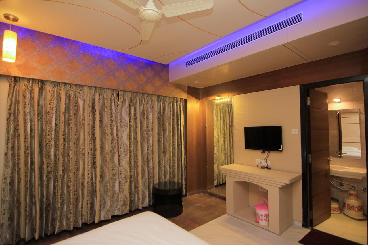 Hotel Sai Dharam Palace Shirdi Εξωτερικό φωτογραφία