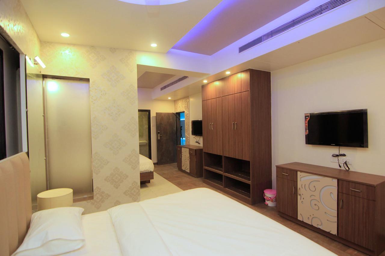 Hotel Sai Dharam Palace Shirdi Εξωτερικό φωτογραφία