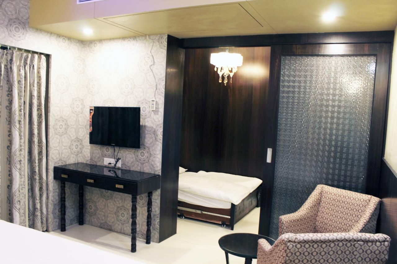 Hotel Sai Dharam Palace Shirdi Εξωτερικό φωτογραφία