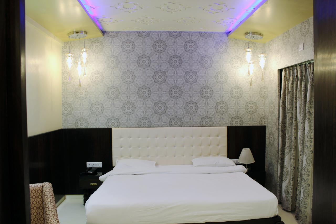 Hotel Sai Dharam Palace Shirdi Εξωτερικό φωτογραφία