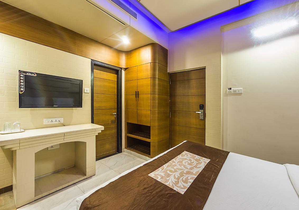 Hotel Sai Dharam Palace Shirdi Εξωτερικό φωτογραφία